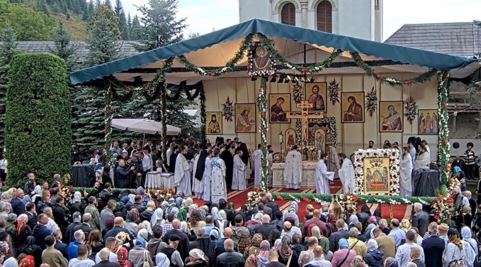 Mii de pelerini din țară și străinătate au venit și anul acesta la Mănăstirea Putna, Ierusalimul Neamului Românesc, de sărbătoarea Adormirii Maicii Domnului