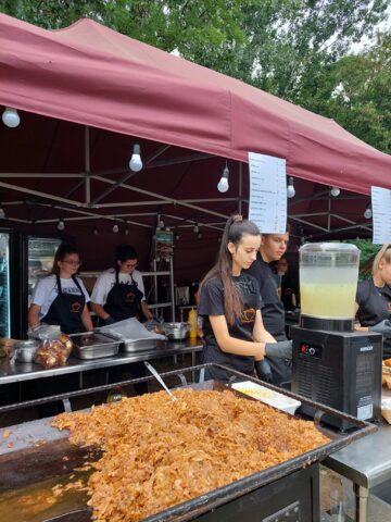 Elevi ai Colegiului Economic au gătit alături de chef Cătălin Scărlătescu