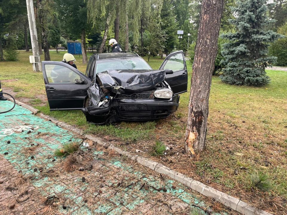 Autoturismul ieșit în decor