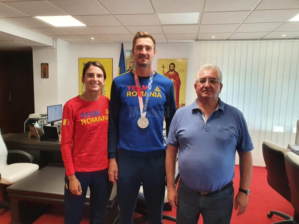 Campionii europeni lMarius Cozmiuc și Ionela Cozmiuc, alături de primarul Sucevei, Ion Lungu