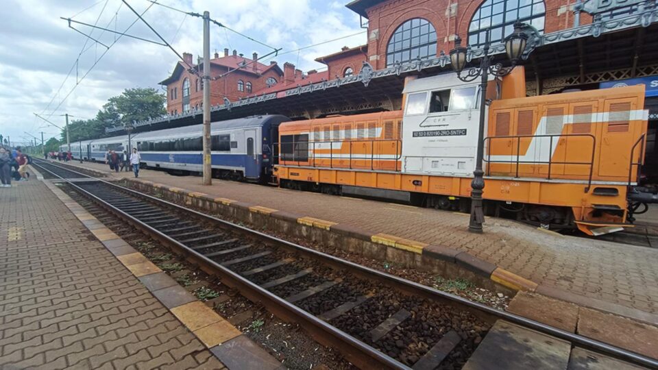 Trenul Putna-Suceava cu patru vagoane, în ziua de sărbătoare de 15 august 2022