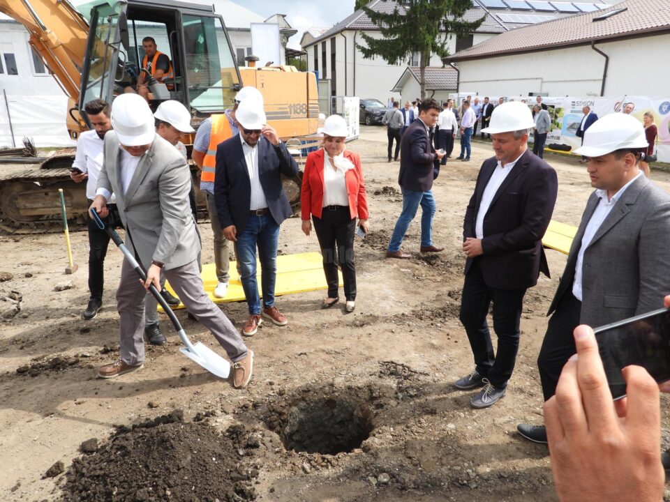 Îngroparea „capsulei timpului” de către ministrul Dezvoltarii, Cseke Attila