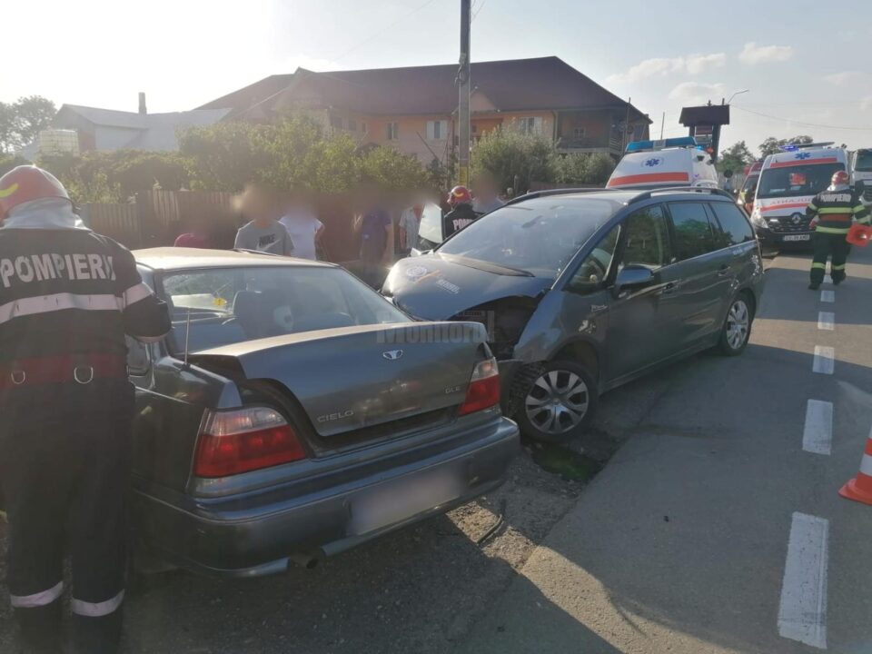 Doi tineri au ajuns la spital în urma unui accident petrecut la Spătărești