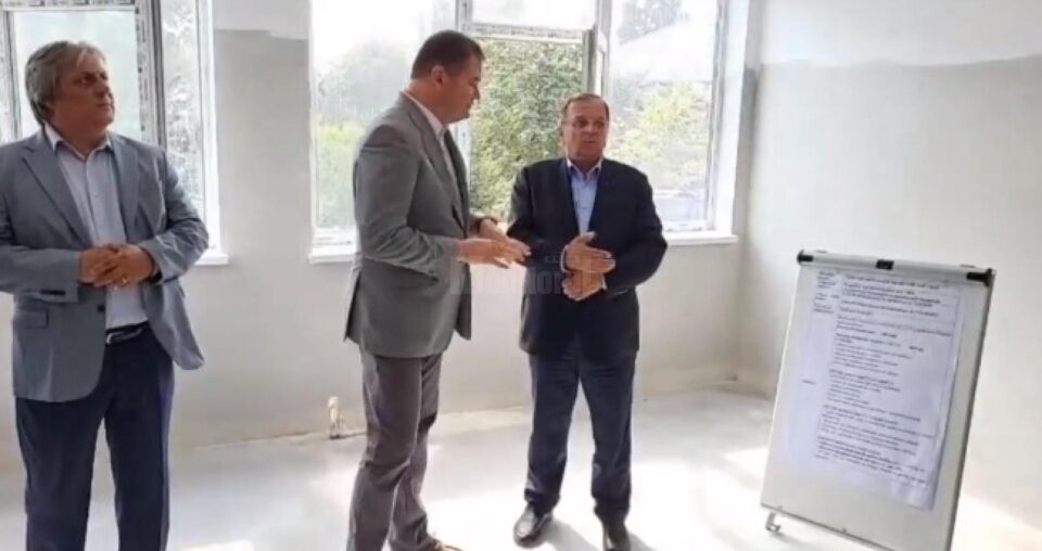 Grădinița a fost vizitată joi de ministrul Dezvoltării, Cseke Atilla, însoțit de Gheorghe Flutur, președintele Consiliului Județean Suceava