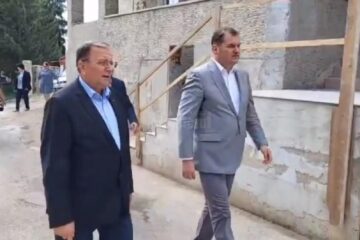 Grădinița a fost vizitată joi de ministrul Dezvoltării, Cseke Atilla, însoțit de Gheorghe Flutur, președintele Consiliului Județean Suceava