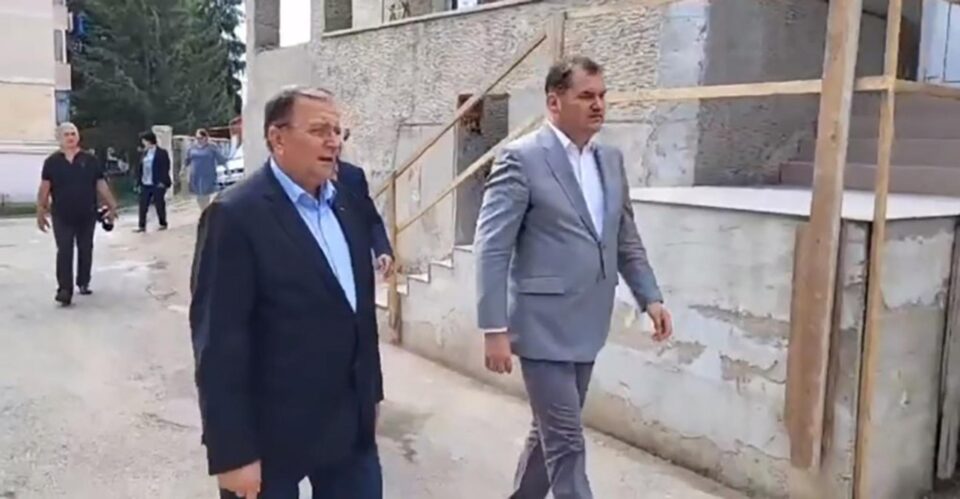 Grădinița a fost vizitată joi de ministrul Dezvoltării, Cseke Atilla, însoțit de Gheorghe Flutur, președintele Consiliului Județean Suceava