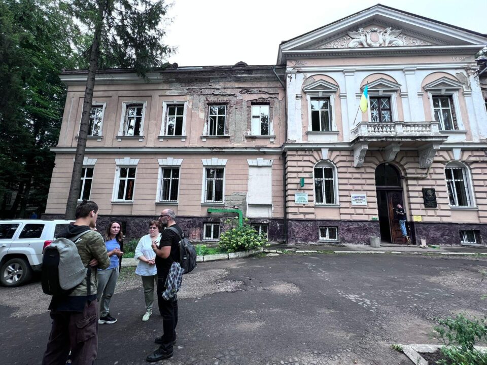 400 de refugiați ucraineni din zona de conflict sunt sprijiniți la Cernăuți