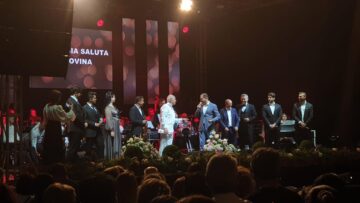 Momente magice în Cetatea Sucevei, la concertul susținut de orchestra „Frații Advahov” cu maestrul Eugen Doga