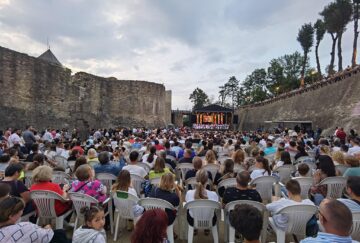 Mii de spectatori au urmărit concertul extraordinar ce a avut loc în șanțul de apărare al Cetății Suceava