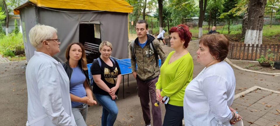 400 de refugiați ucraineni din zona de conflict sunt sprijiniți la Cernăuți, de către Asociația Institutul Bucovina