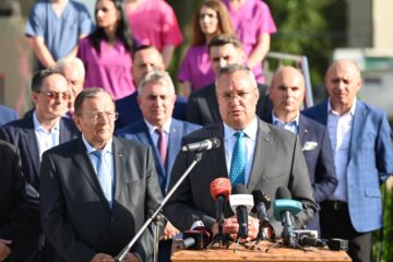 Centrul de radioterapie din incinta Spitalului de Urgență Suceava a fost vizitat miercuri de premierul Nicolae Ciucă