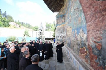 Promoția 1985 de la Facultatea de Teologie Ortodoxă din Sibiu s-a reunit la Mănăstirea Voroneț Foto Constantin Ciofu