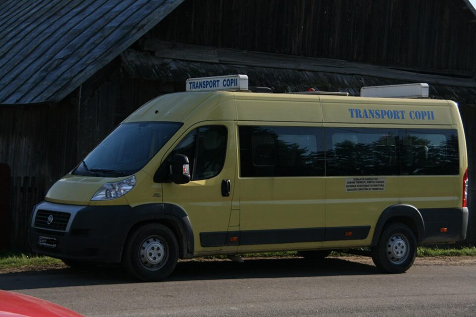 Microbuz școlar
