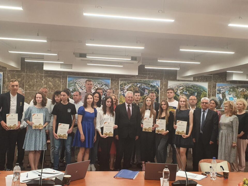 Premierea elevilor de 10 la Bac și Capacitate, în ședința de CL din 25 august 2022