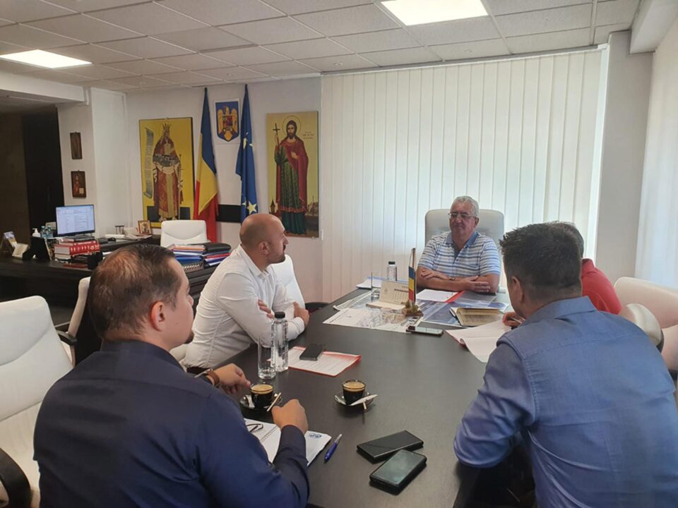 Primarul Sucevei, Ion Lungu, la discuții cu reprezentanții companiei Delgaz Grid SA Tg. Mureș