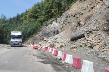 Noi căderi de pe versant la Holda-Broșteni