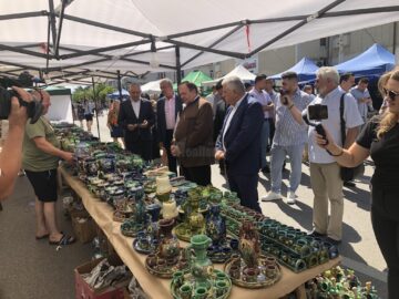Președintele CJ Suceava Flutur a vizitat Târgul Olarilor „Ochiul de Păun”