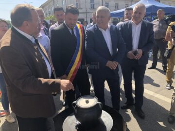 Președintele CJ Suceava Flutur a vizitat Târgul Olarilor „Ochiul de Păun”