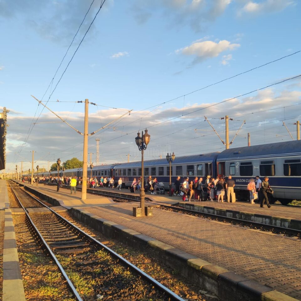 Trenul Suceava – Mangalia a circulat și cu 13 vagoane