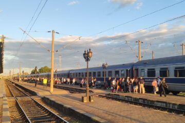 Trenul Suceava – Mangalia a circulat și cu 13 vagoane