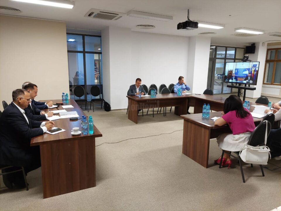 Videoconferința susținută de către premierul Nicolae Ciucă și miniștrii Lucian Nicolae Bode și Sorin Cîmpeanu Videoconferința susținută de către premierul Nicolae Ciucă și miniștrii Lucian Nicolae Bode și Sorin Cîmpeanu