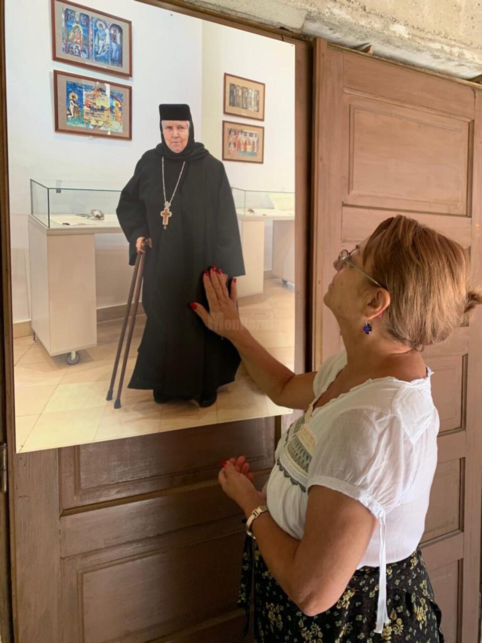 Adriana Trandafir, la Mănăstirea Voroneț