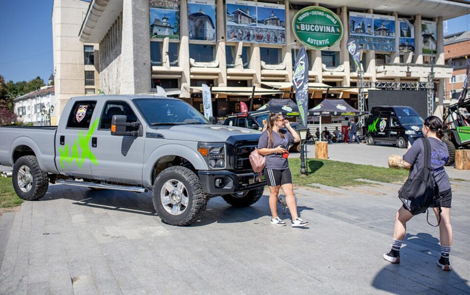 Mașini spectacol și mii de oameni, la prima ediție a Off Road Max Bucovina - 4X4 Show