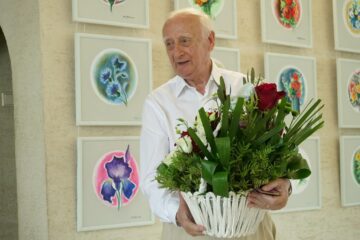 Artistul plastic Radu Bercea în expoziția cu flori, la împlinirea vârstei de 83 de ani