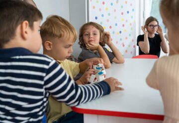 Programe educaționale pentru copiii între 6 luni și 8 ani