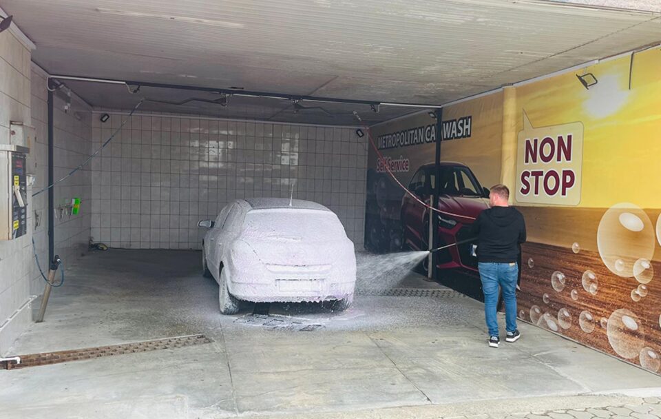 Spălătoria auto Metropolitan Center are program non-stop și utilizează produse cosmetice și soluții de top, fabricate în Germania