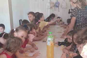 Aproape 1.600 de elevi din județ vor primi zilnic o masă caldă la școală