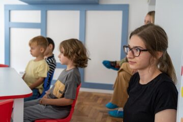 Programe educaționale pentru copiii între 6 luni și 8 ani