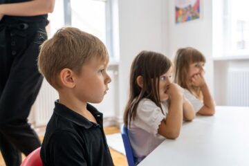 Programe educaționale pentru copiii între 6 luni și 8 ani