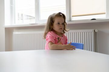 Programe educaționale pentru copiii între 6 luni și 8 ani