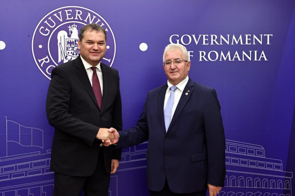 Contractul pentru construirea unei creșe de 110 locuri, semnat de Ion Lungu la Palatul Victoria