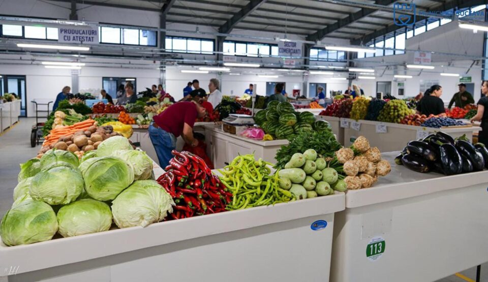 Tarifele pentru producători și comercianți în Piața Mică din Suceava nu se majorează, după modernizare Tarifele pentru producători și comercianți în Piața Mică din Suceava nu se majorează, după modernizare