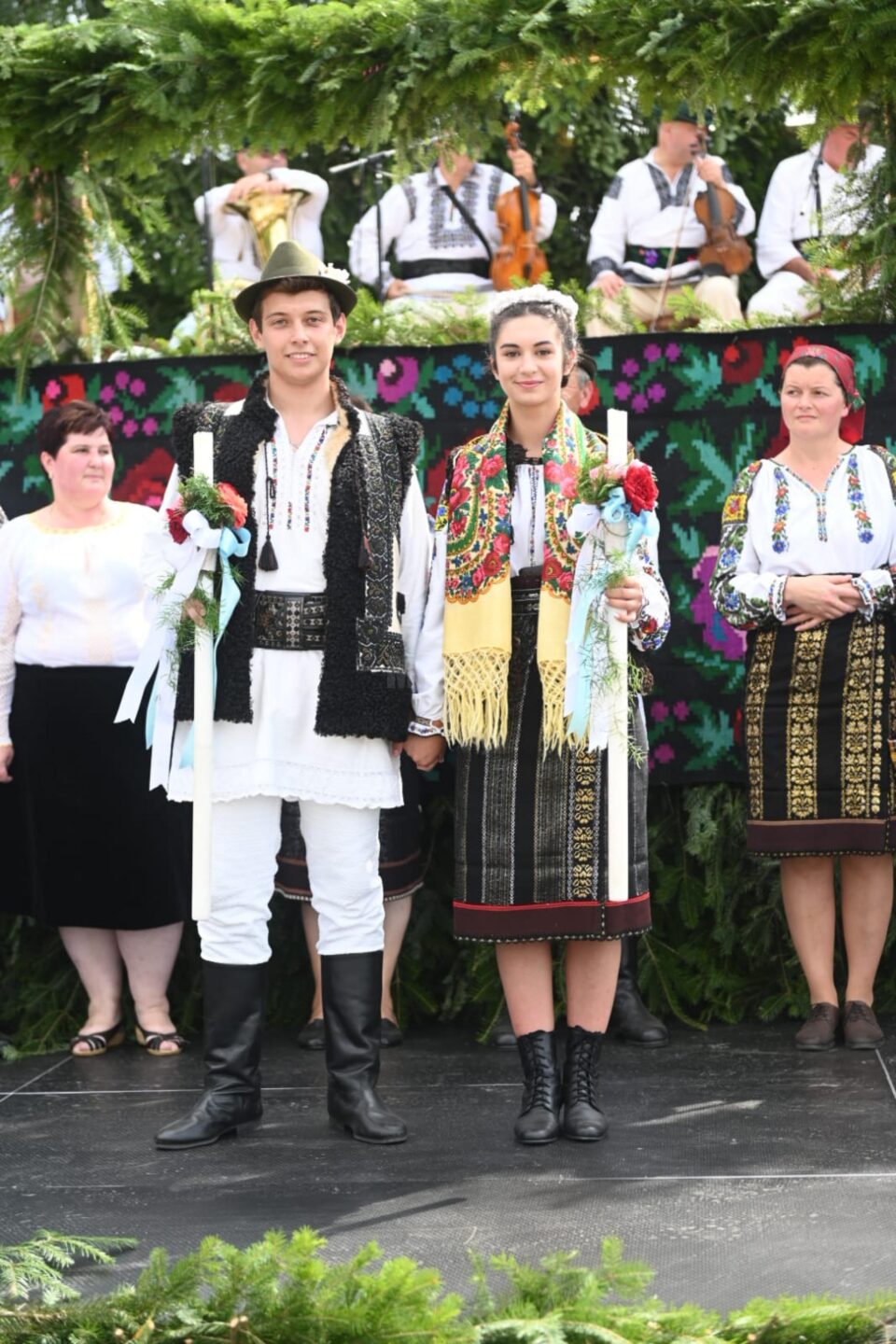 Daniela Ciornei si Vasile Leșan, mireasa Savetuca și mirele Vasilică