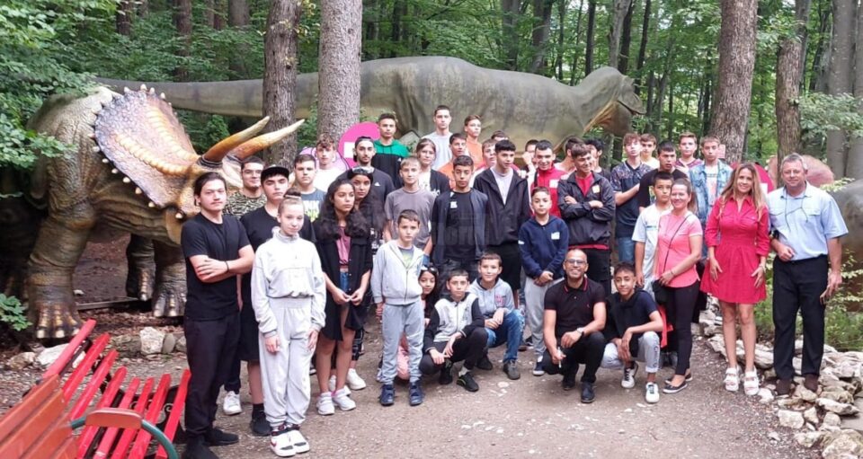Excursie gratuită pentru 50 de copii și tineri din centre de plasament și din familii nevoiașe Excursie gratuită pentru 50 de copii și tineri din centre de plasament și din familii nevoiașe