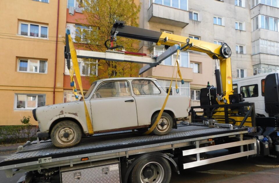 Persoanele fizice care vor casa o mașină mai veche de 15 ani pot primi de la primăria de care aparțin, un stimulent în valoare de 3.000 de lei, fără a fi obligați să cumpere o mașină nouă Persoanele fizice care vor casa o mașină mai veche de 15 ani pot primi de la primăria de care aparțin, un stimulent în valoare de 3.000 de lei, fără a fi obligați să cumpere o mașină nouă