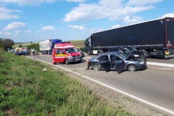 Un minor și doi adulți, transportați la spital după un accident pe drumul european 85