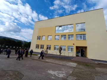 Președintele Flutur și prefectul Moldovan au inaugurat un corp de clădire superdotat în prima zi de școală, la CSEI „Sf. Andrei” din Gura Humorului