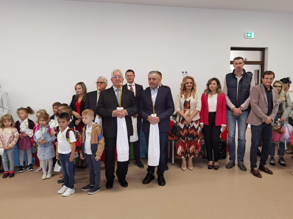 Grădinița „Dumbrava Minunată”, inaugurată în prima zi de școală, după doi ani de lucrări de renovare și extindere Grădinița „Dumbrava Minunată”, inaugurată în prima zi de școală, după doi ani de lucrări de renovare și extindere