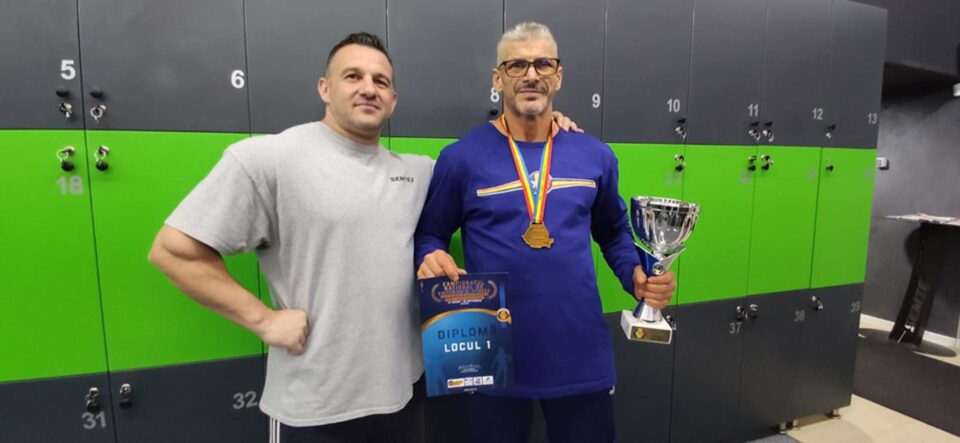 A slăbit aproape 70 de kilograme și a ajuns la 52 de ani Campion Național de Culturism