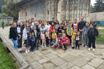 Asociația Institutul Bucovina a trimis mai mulți copii refugiați din Ucraina în excursie la Gura Humorului