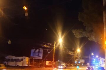 Semaforul trecut pe intermitent, în seara zilei de 6 septembrie, înainte de ora 21.00