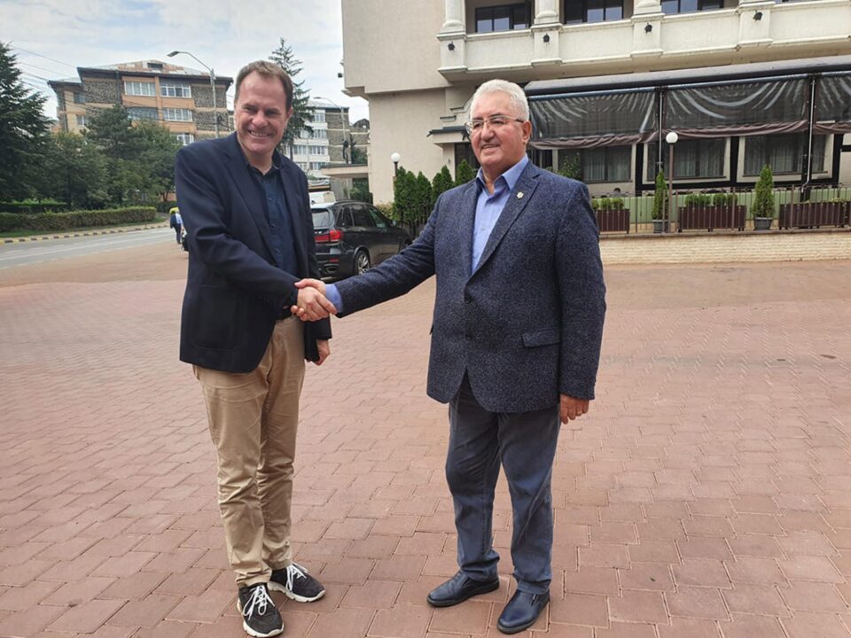 Primarul orașului Düsseldorf, Stephan Keller, cu primarul Sucevei, Ion Lungu, au convenit, de principiu, înfrățirea celor două orașe Primarul orașului Düsseldorf, Stephan Keller, cu primarul Sucevei, Ion Lungu, au convenit, de principiu, înfrățirea celor două orașe