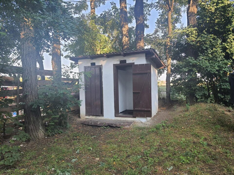 Școala „din vale” de la Stamate