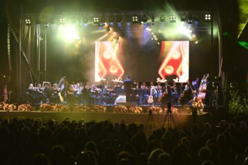 „Simfonii de toamnă”, ediția a IX-a, un eveniment exploziv, o seară memorabilă de muzică, dans, lumini, în compania a peste 120 de artiști din Republica Moldova