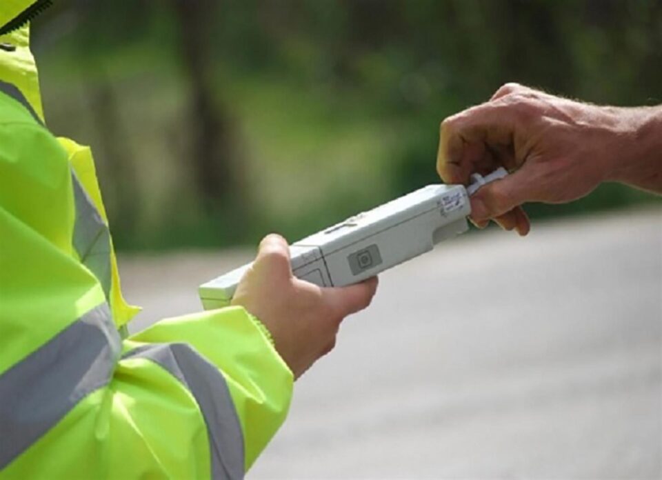 Beat criță, a lovit o mașină, a rănit o femeie și a plecat de la locul accidentului Foto desteptarea.ro Beat criță, a lovit o mașină, a rănit o femeie și a plecat de la locul accidentului Foto desteptarea.ro