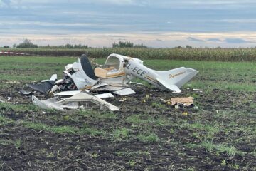 Specialiști de la Aviația Civilă vor examina avionul prăbușit. Aparatul decolase la ora 15.00, iar motorul era deja rece când s-a dat alarma